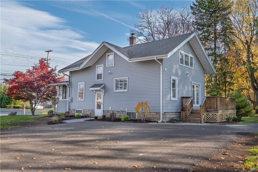 681 Whitney Road West in Fairport, NY - Building Photo