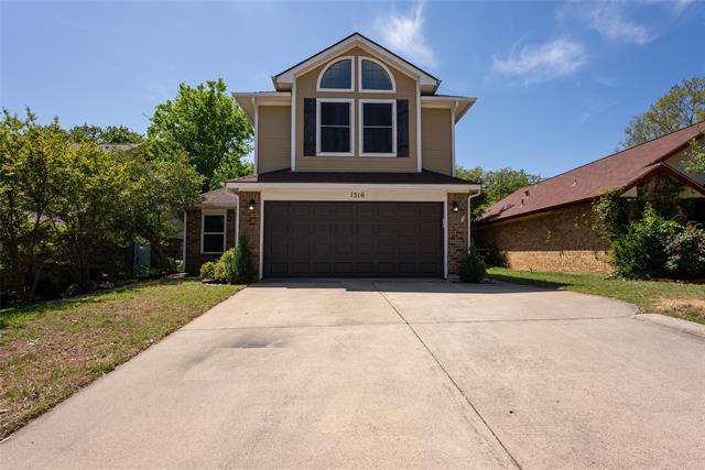 1316 Azalia Bend in Lewisville, TX - Building Photo