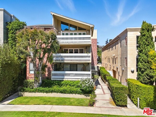 property at 1310 S Roxbury Dr