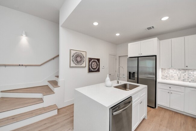 property at 1053 Glenn Ave