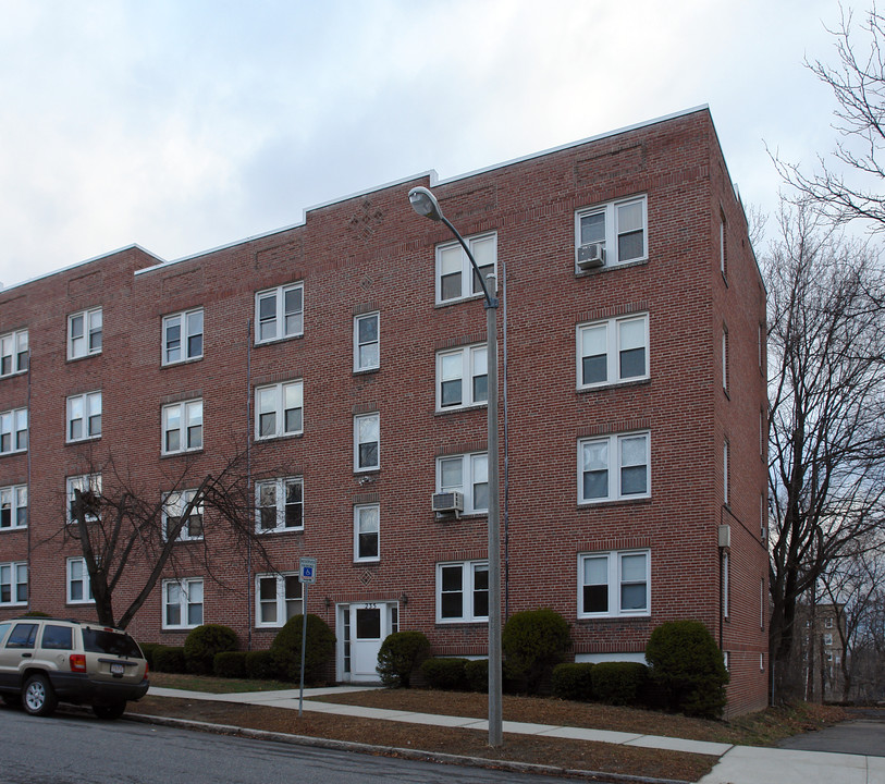 235 Essex St in Holyoke, MA - Building Photo