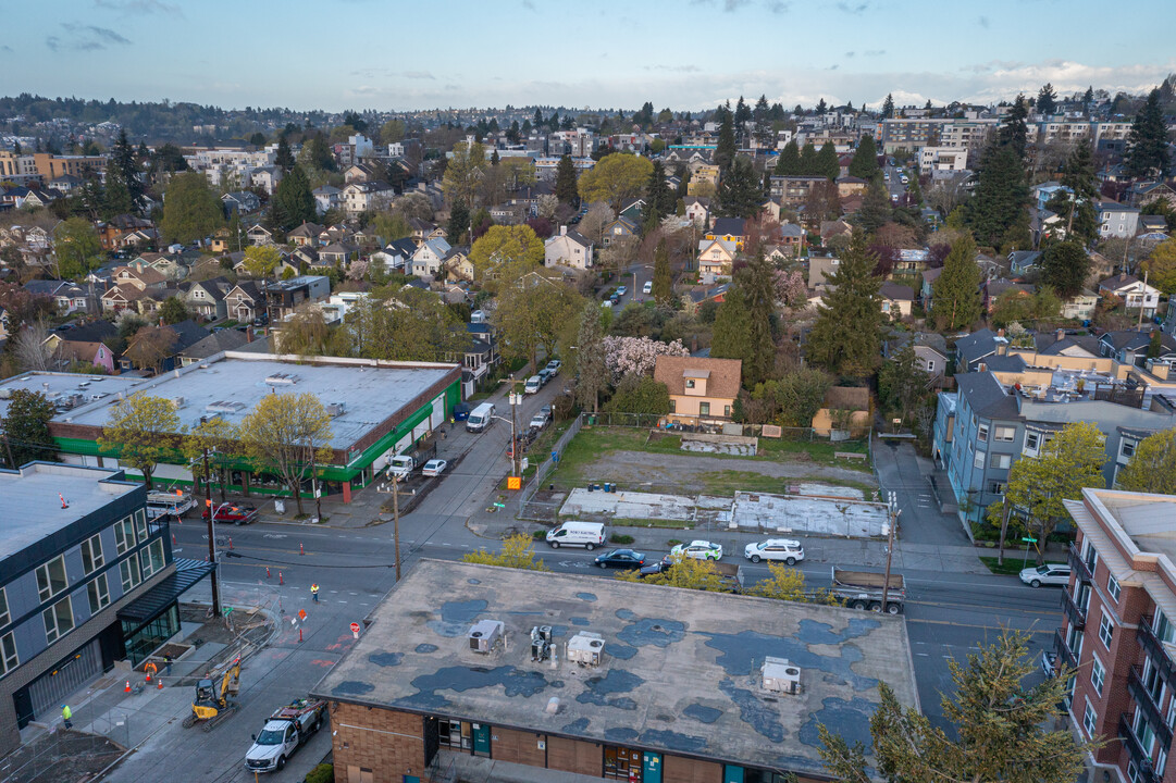 1216 N 42nd St in Seattle, WA - Building Photo