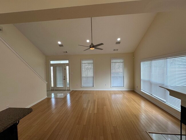 1093 River Isle Dr in Memphis, TN - Building Photo - Building Photo