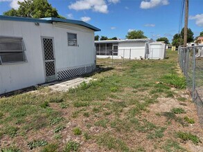 39143 Ola Ave in Zephyrhills, FL - Building Photo - Building Photo