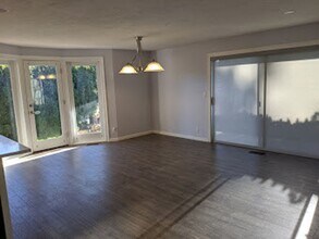3570 Hickory Ave in Eugene, OR - Building Photo - Building Photo