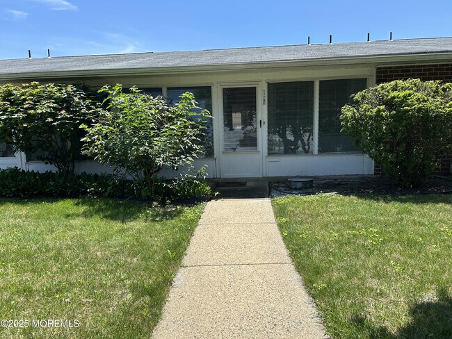 1174C Clydebank Ct in Lakewood, NJ - Building Photo - Building Photo