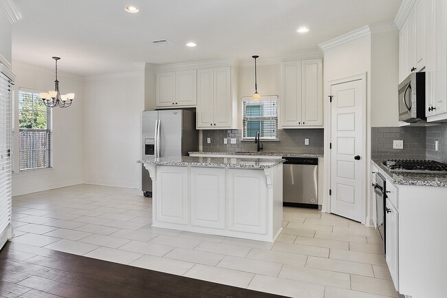 4868 Old Landing Dr in Baton Rouge, LA - Building Photo - Building Photo