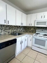 852 NE 209th St in Miami, FL - Building Photo - Building Photo