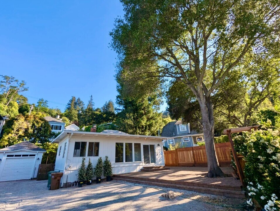 335 Redwood Ave in Corte Madera, CA - Foto de edificio
