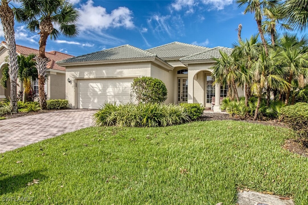 3460 Lakeview Isle Ct in Ft. Myers, FL - Building Photo