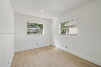 1621 NW 8th Ave in Fort Lauderdale, FL - Building Photo - Building Photo