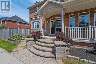 30 Oakrun St in Hamilton, ON - Building Photo
