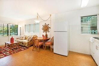 2957 Kalakaua Ave in Honolulu, HI - Building Photo - Building Photo