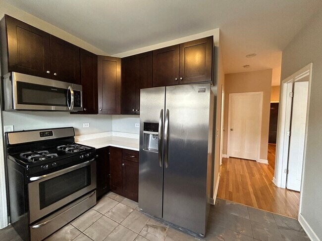 2734 N Campbell Ave in Chicago, IL - Building Photo - Building Photo
