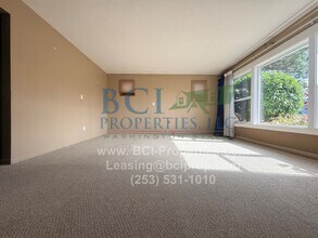 5013 N 19th St in Tacoma, WA - Foto de edificio - Building Photo