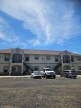 Merida Vista Apartments in Laredo, TX - Building Photo - Building Photo