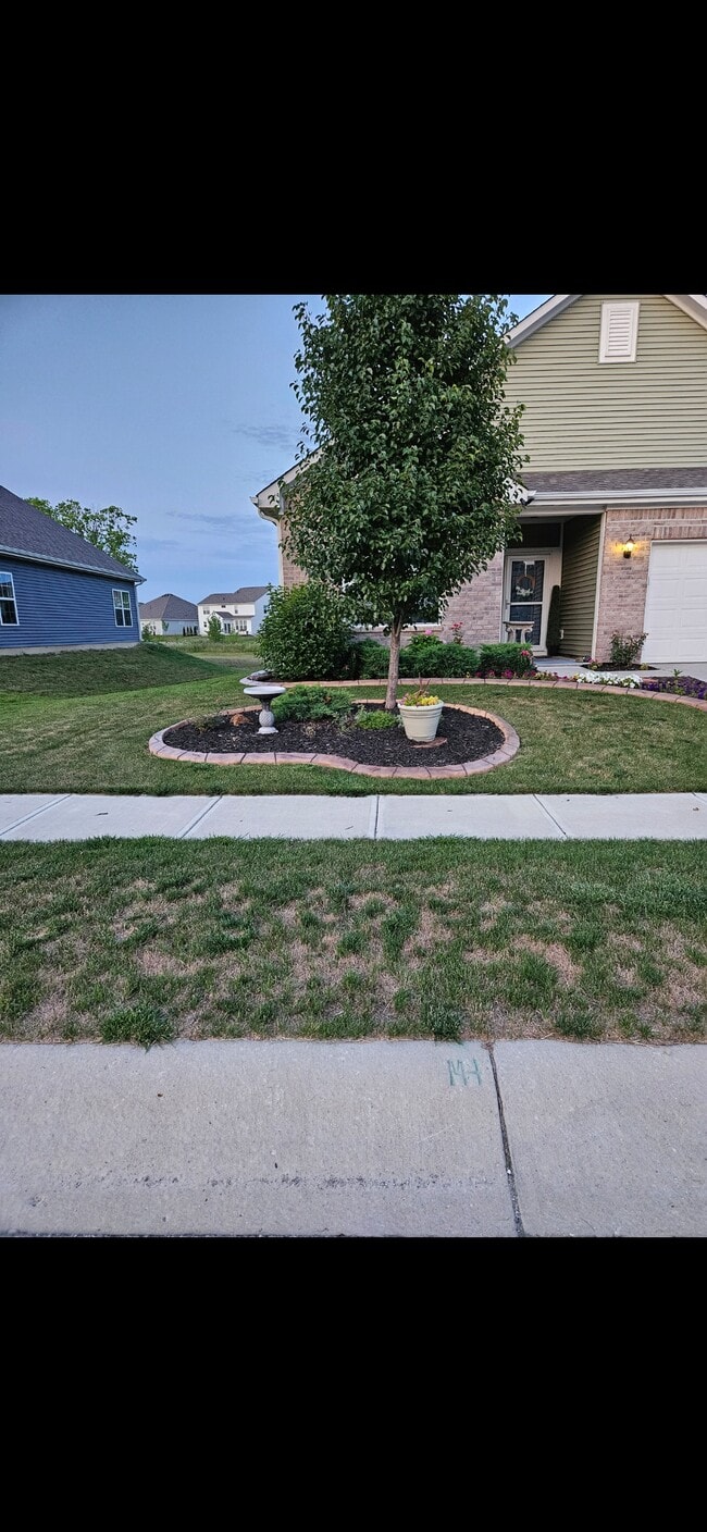 5279 Tanglewood Ln in Whitestown, IN - Building Photo - Building Photo