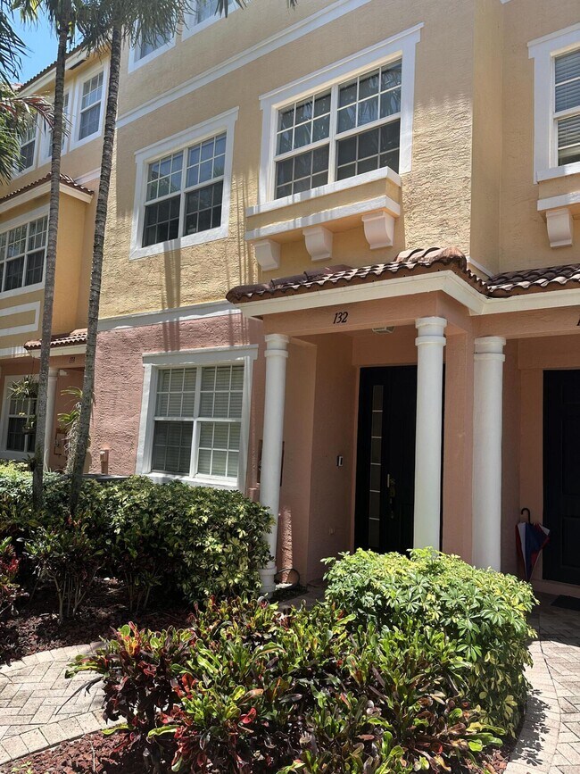 132 Harbors Way in Boynton Beach, FL - Building Photo - Building Photo