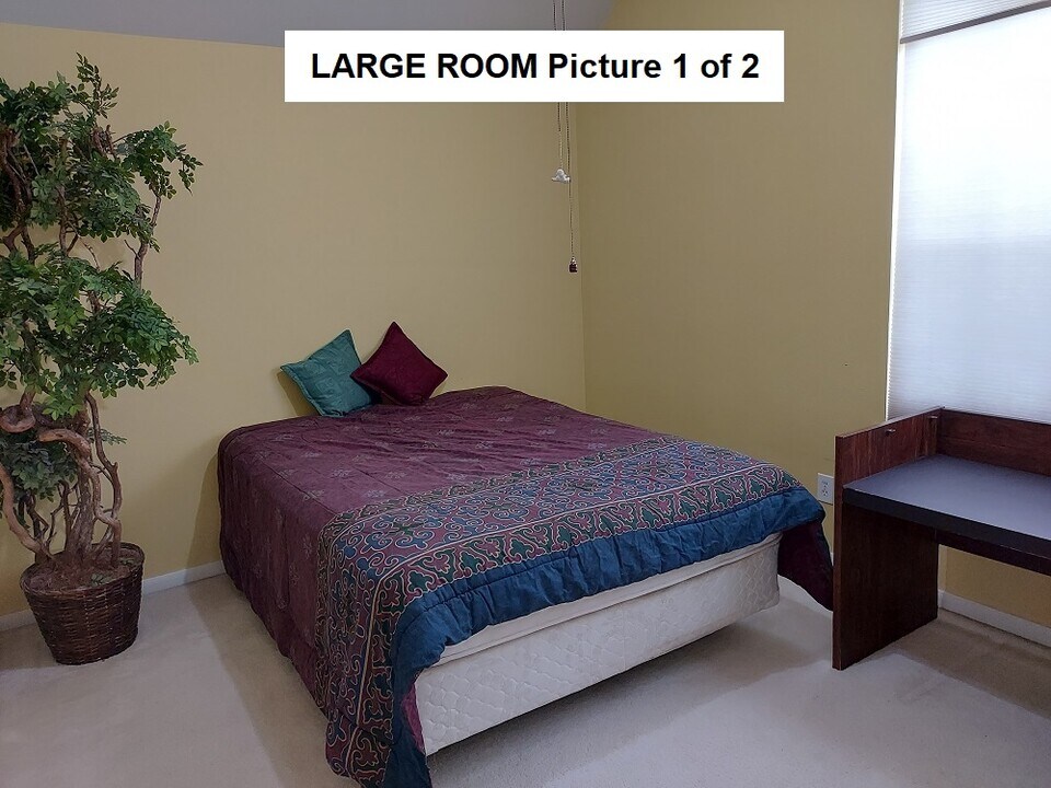 8934 Aberdeen Oaks Dr in Houston, TX - Building Photo