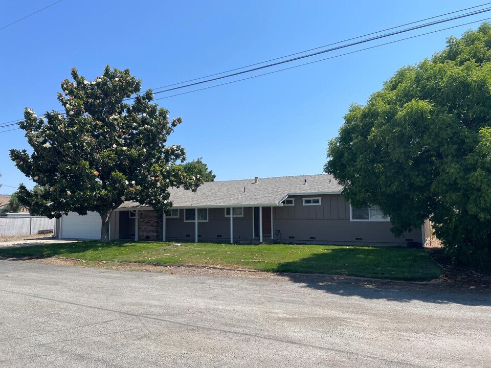 1570 Camille Ct in Morgan Hill, CA - Building Photo