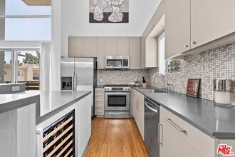 7062 Hawthorn Ave in Los Angeles, CA - Building Photo - Building Photo