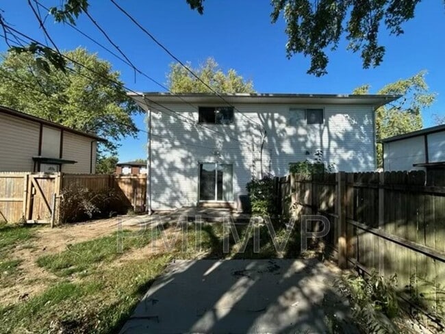 property at 3027 Rotunda Ct S