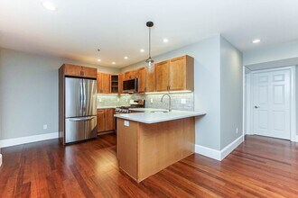 120 W Seventh St in Boston, MA - Building Photo - Building Photo