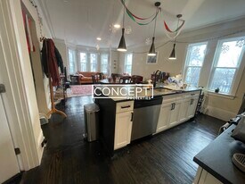 839 Parker St in Boston, MA - Building Photo