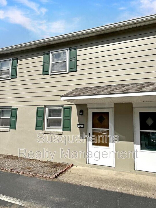2 Arwin Dr in Hummelstown, PA - Building Photo