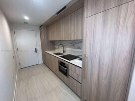 77 SE 5th St, Unit 1605 in Miami, FL - Building Photo