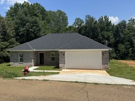 412 S Liberty St in Pontotoc, MS - Building Photo