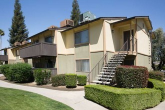 Santa Rosa in Bakersfield, CA - Foto de edificio - Building Photo