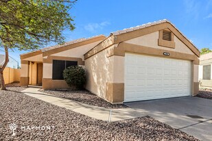 1906 S Valley Dr in Apache Junction, AZ - Building Photo