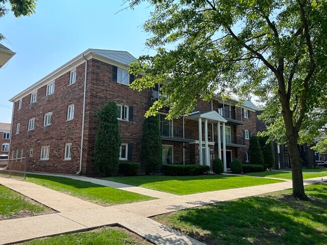 21 S Waiola Ave in La Grange, IL - Building Photo - Building Photo