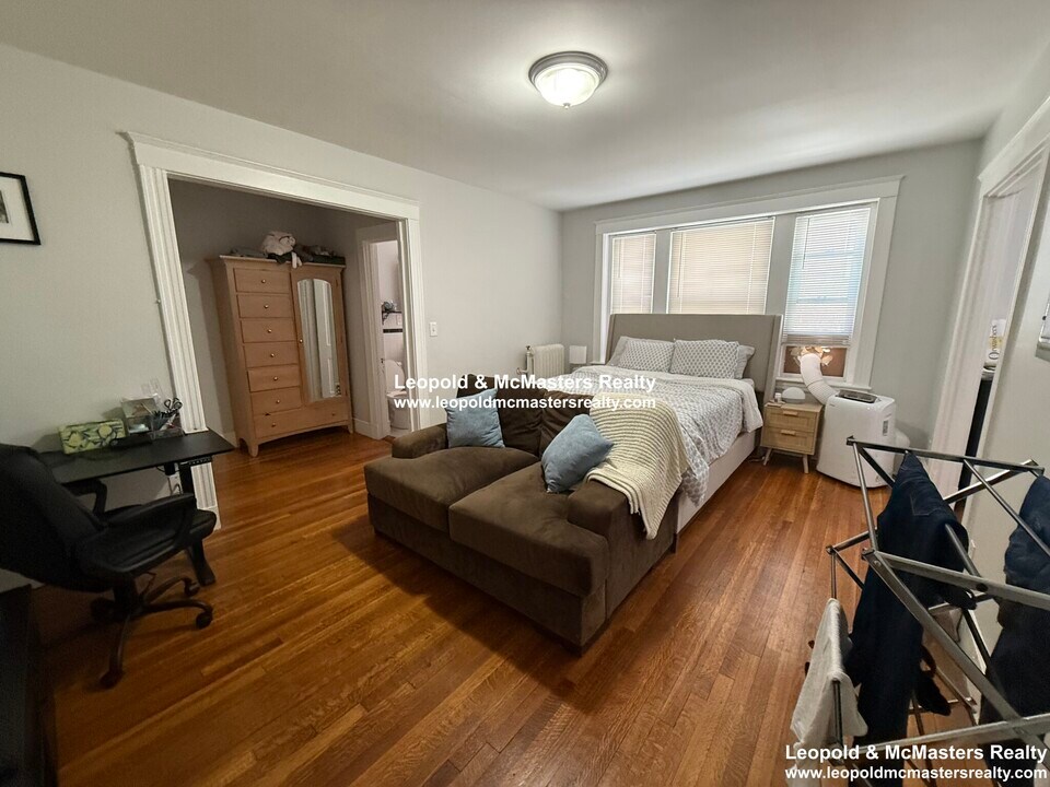 1620 Commonwealth Ave, Unit 1 in Boston, MA - Building Photo