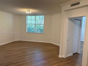 1900 Van Buren St, Unit 113B in Hollywood, FL - Building Photo - Building Photo