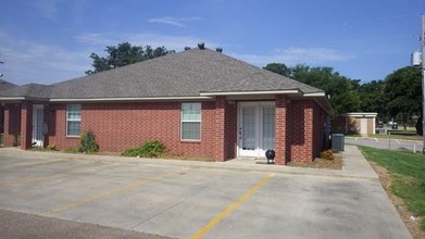 North Edwards Heights Apartments in Mount Pleasant, TX - Foto de edificio - Building Photo