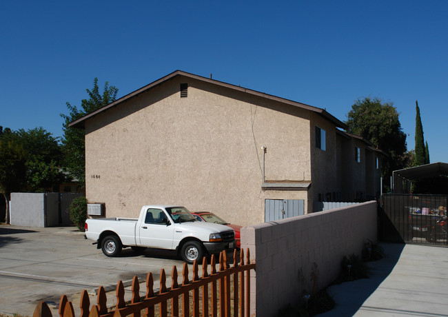 1080 S Mollison Ave in El Cajon, CA - Building Photo - Building Photo