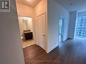 33 Shore Breeze Dr in Toronto, ON - Building Photo - Building Photo