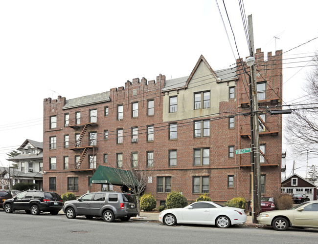 86-02 Forest Parkway in Jamaica, NY - Foto de edificio - Building Photo
