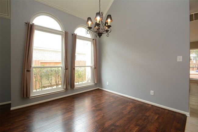 property at 5327 Willow Knoll Ct