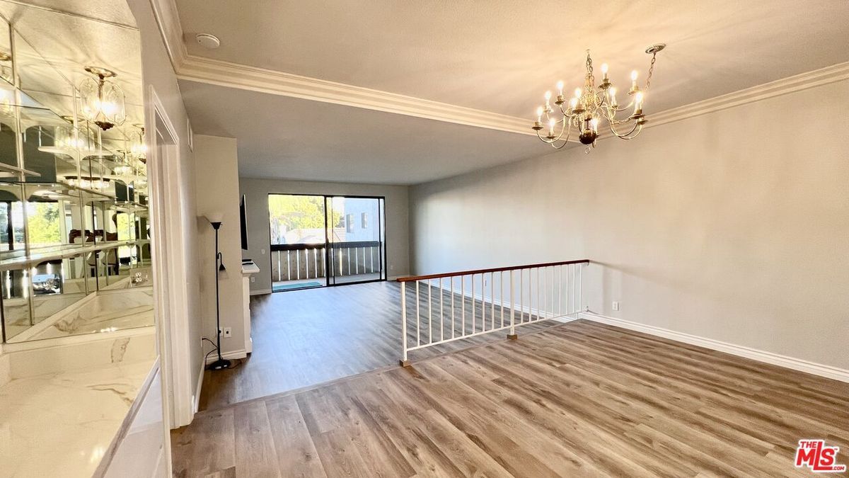 19029 Nordhoff St in Los Angeles, CA - Building Photo
