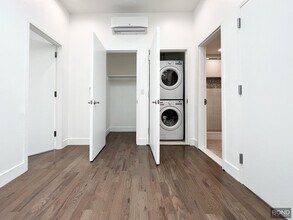 202 Greenpoint Ave in Brooklyn, NY - Building Photo - Building Photo