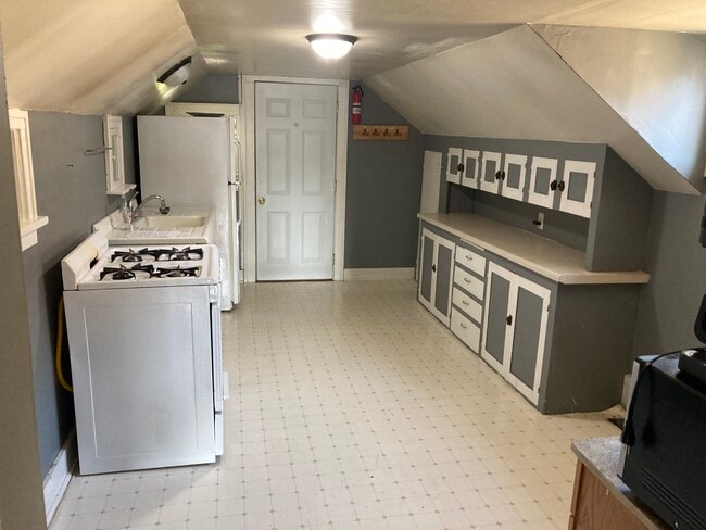 210 Thompson St in Mankato, MN - Foto de edificio - Building Photo