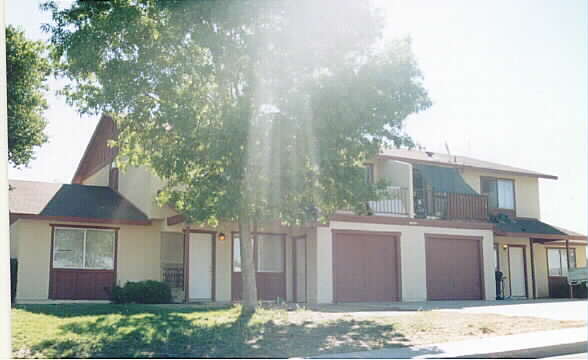 15875 Green Hill Dr in Victorville, CA - Building Photo - Building Photo