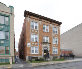 Paracas Apartments in Hartford, CT - Building Photo - Building Photo