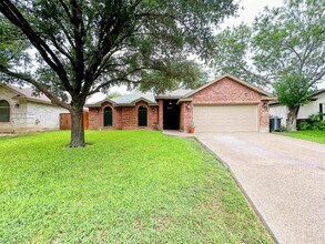 115 Grove Ave in Laredo, TX - Building Photo - Building Photo