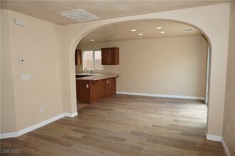 9140 Iron Cactus Ave in Las Vegas, NV - Building Photo - Building Photo