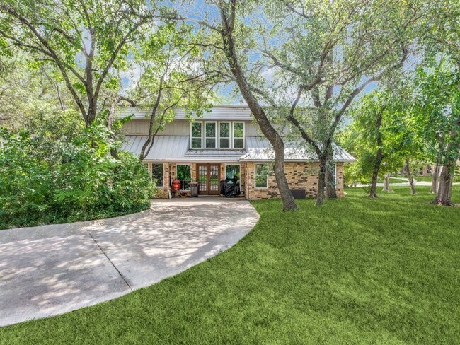 7905 Skylake Dr in Fort Worth, TX - Foto de edificio - Building Photo