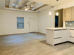 805 W Garrison Dr-Unit -3 in Pharr, TX - Foto de edificio - Building Photo